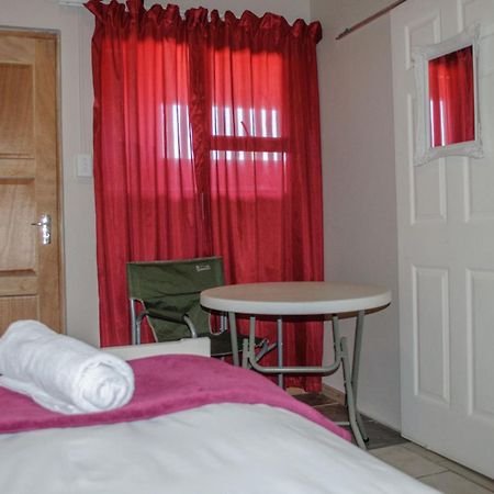 Oceanlife Guesthouse And Restaurant Luederitz Екстер'єр фото